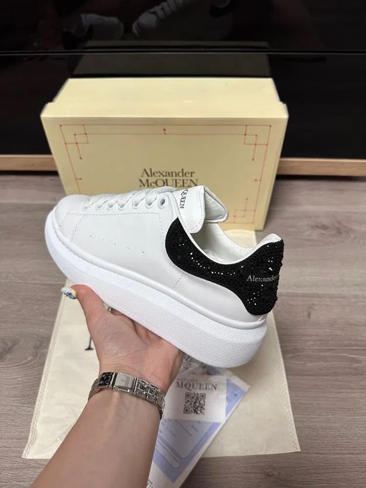 Alexander Mcqeen pietre Calitate premium