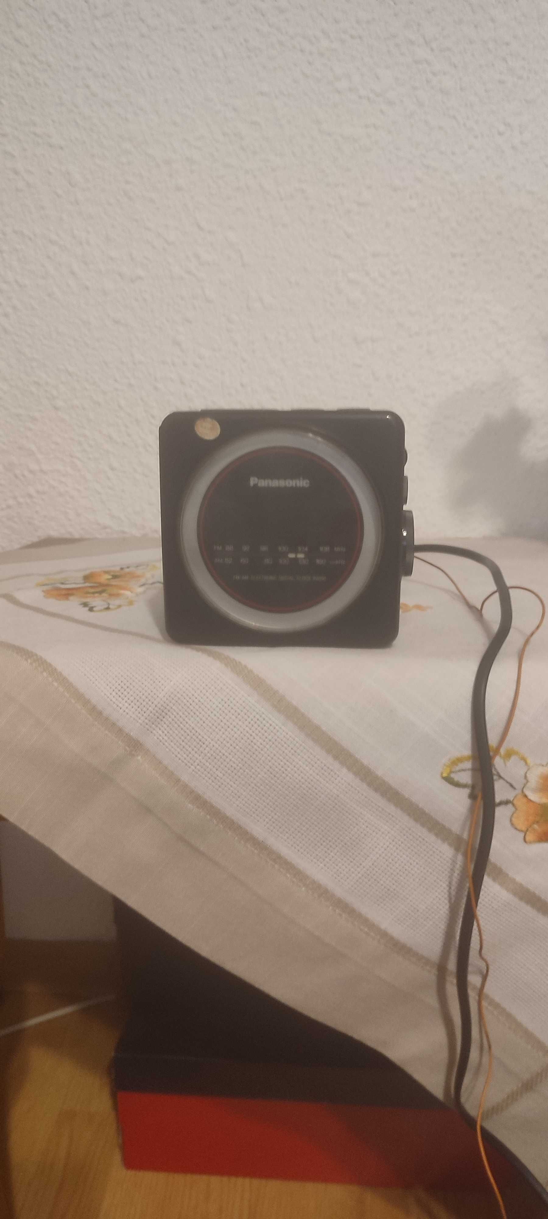 Vând radio de camera ,marca Panasonic.