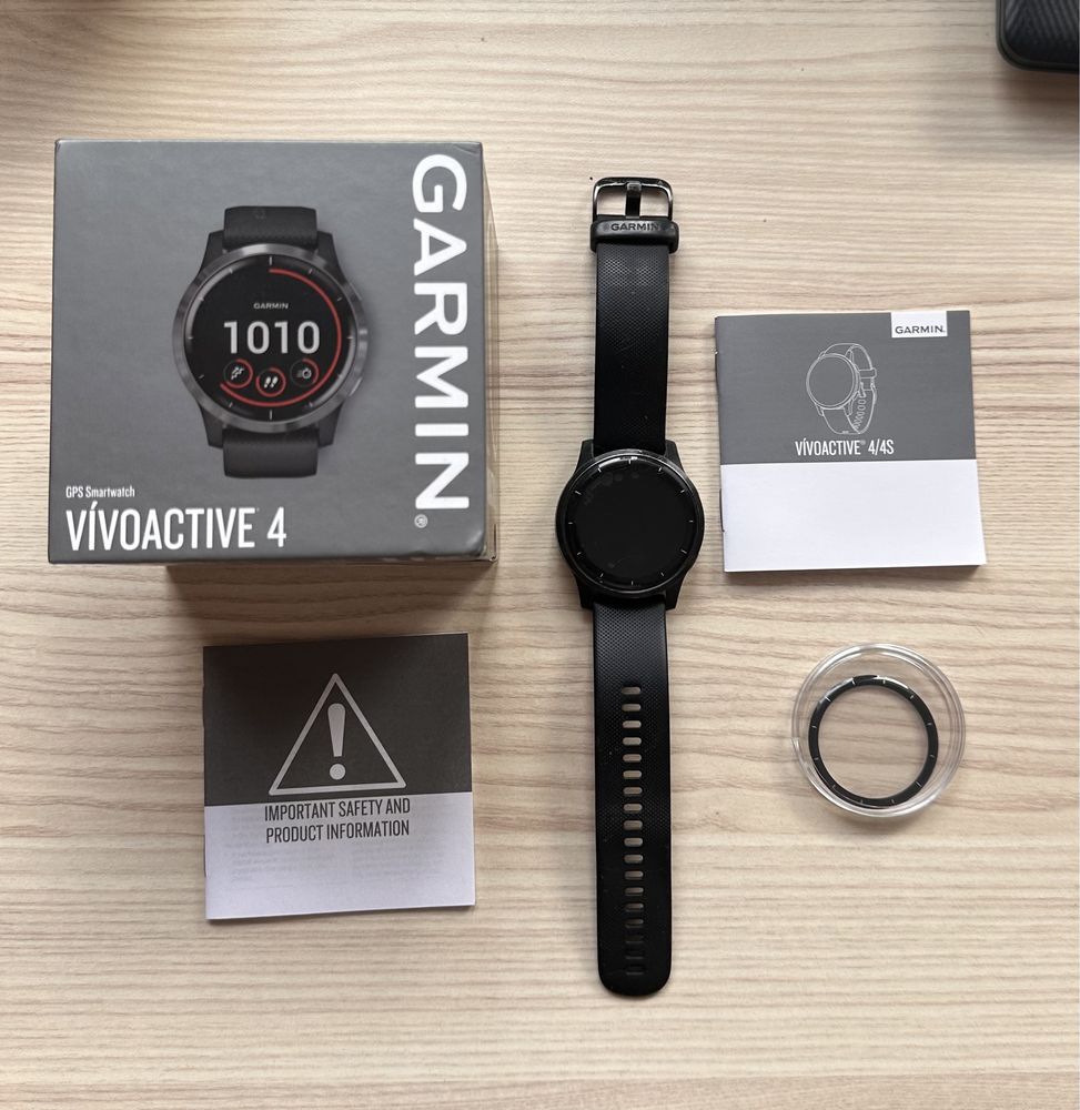 Смарт часовник Garmin Vivoacrive 4