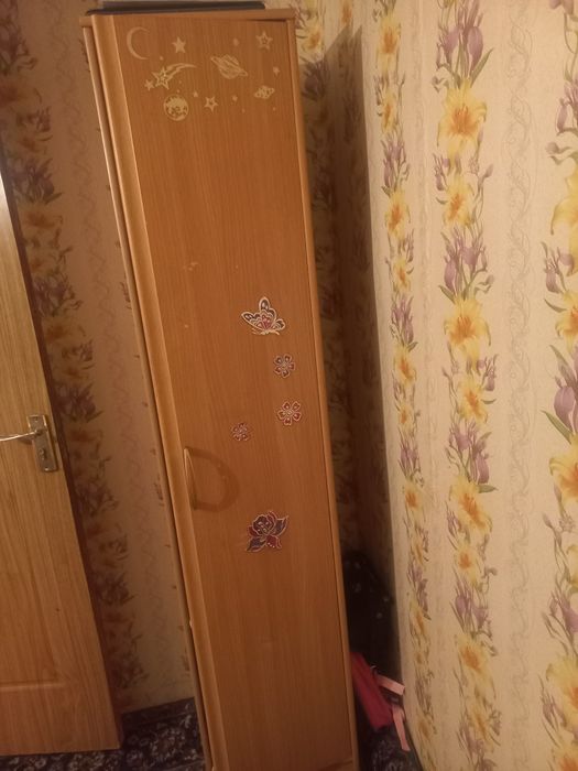 Продам  два шкафа