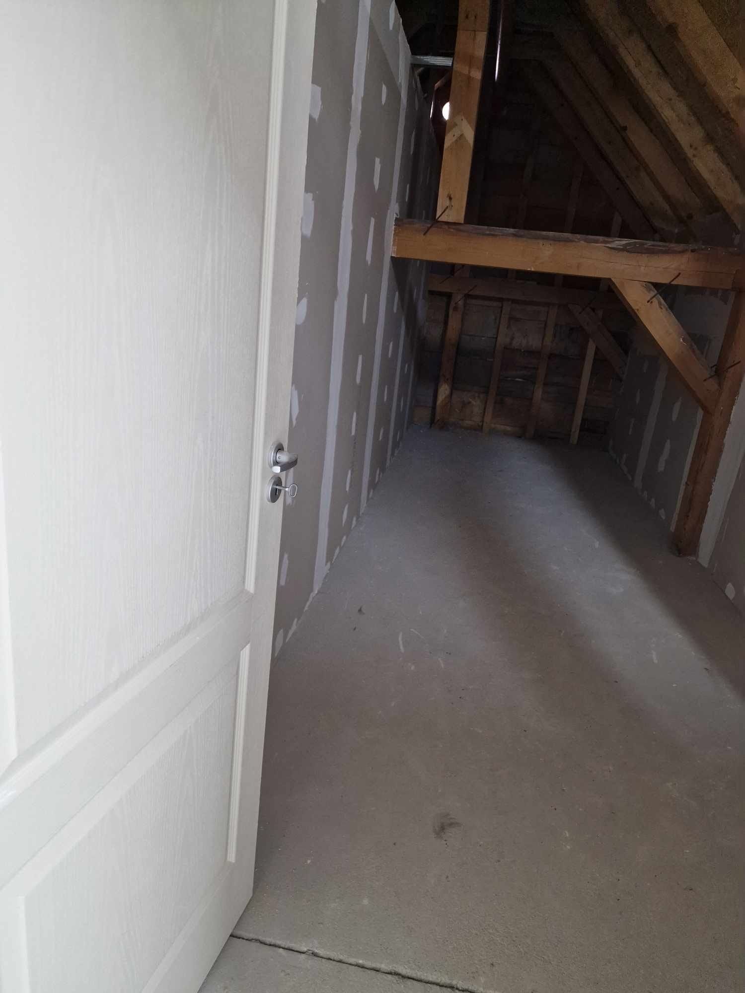 Comision 0! Apartament 3 camere, 2 băi, la cheie, boxă și parcare.