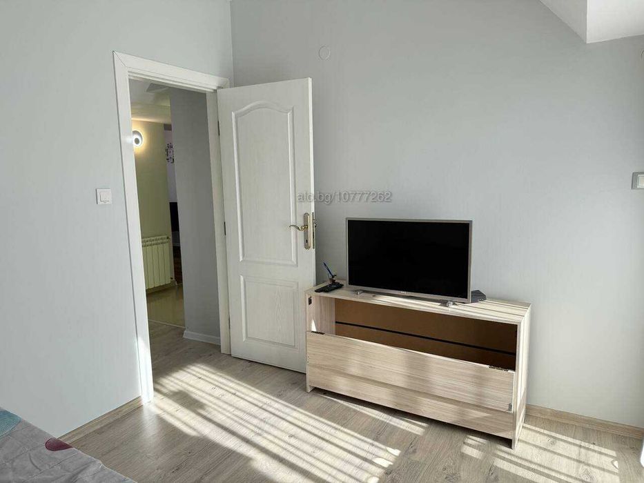 Тристаен апартамент под наем в ж.к. Възраждане