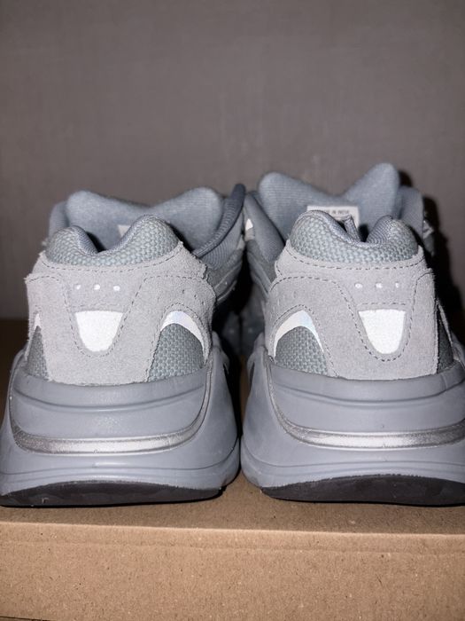 Adidas Yeezy Boost 700 V2 - Номер 38