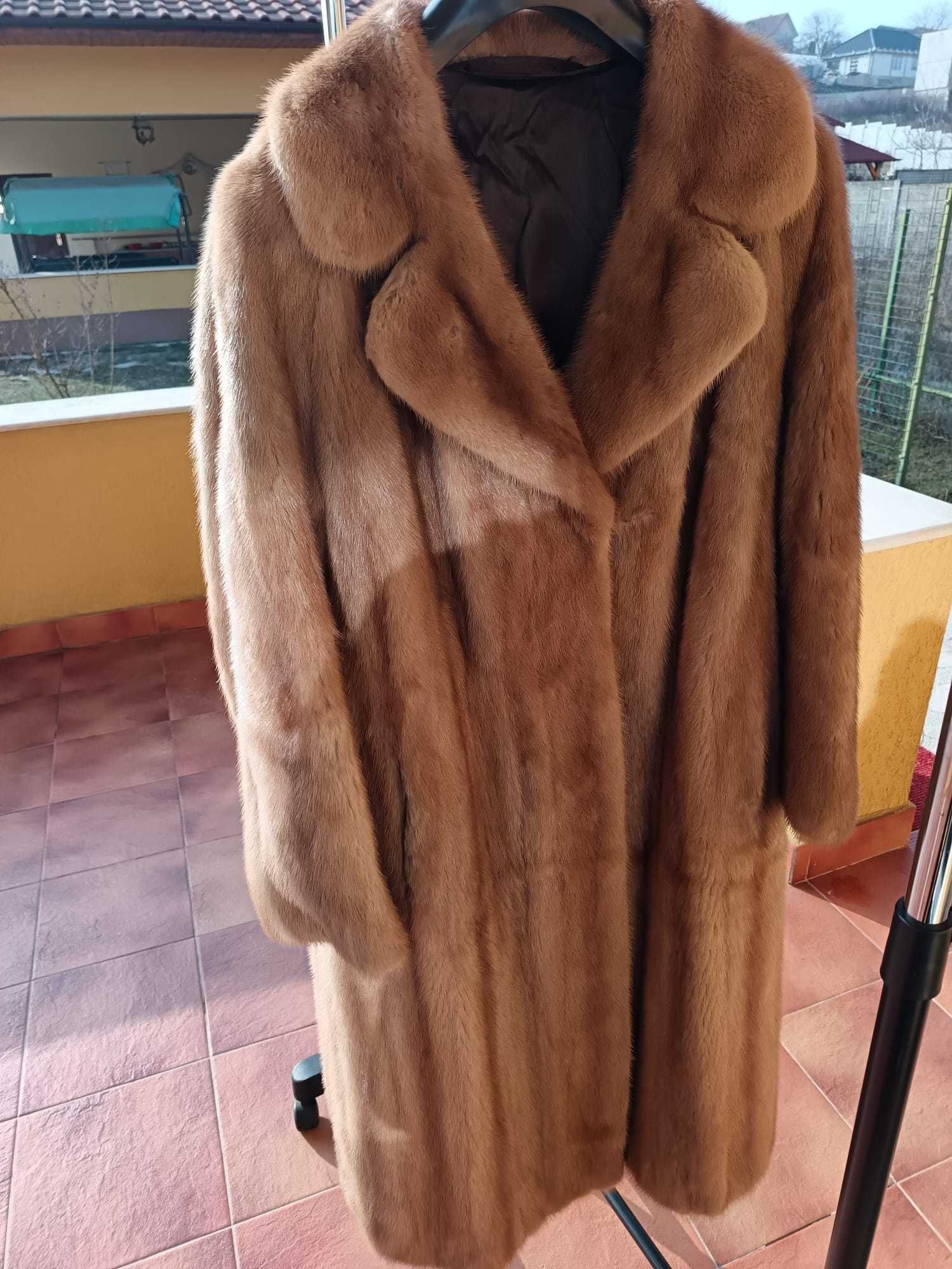 Vând blană de nurcă lungă
