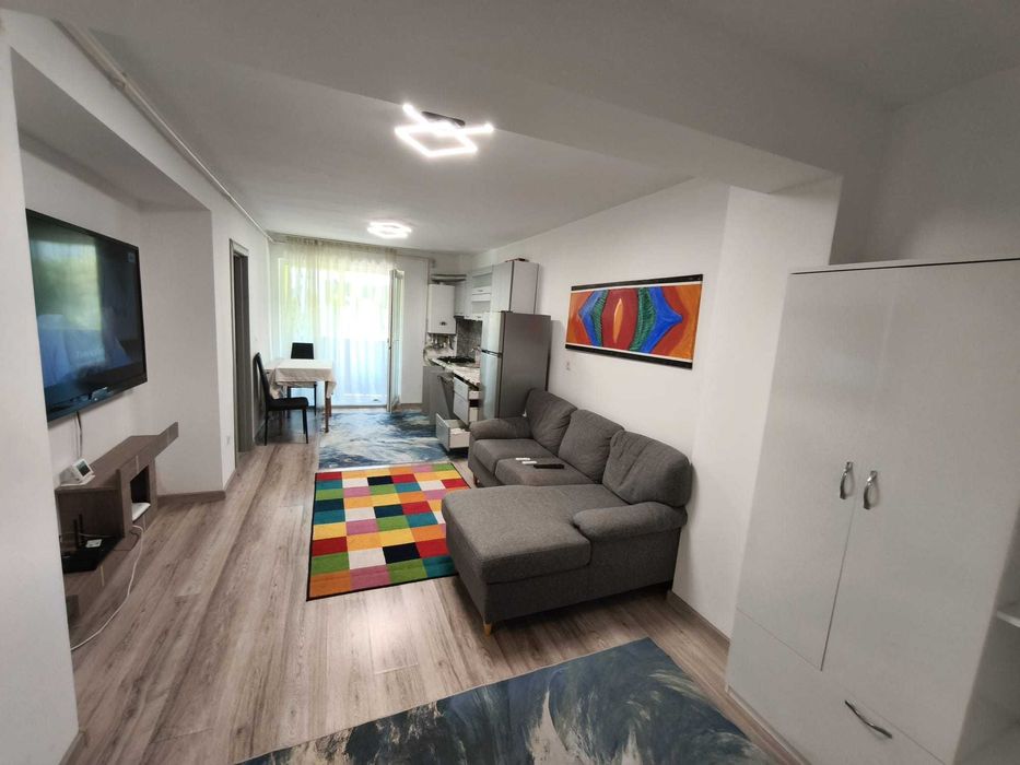 Inchiriez Apartament 42 mp2