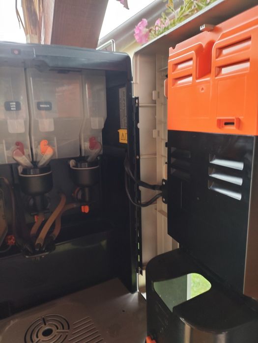 Vând automat de cafea in stare buna de funcționare!