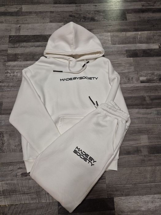 Trening barbat noi cu eticheta