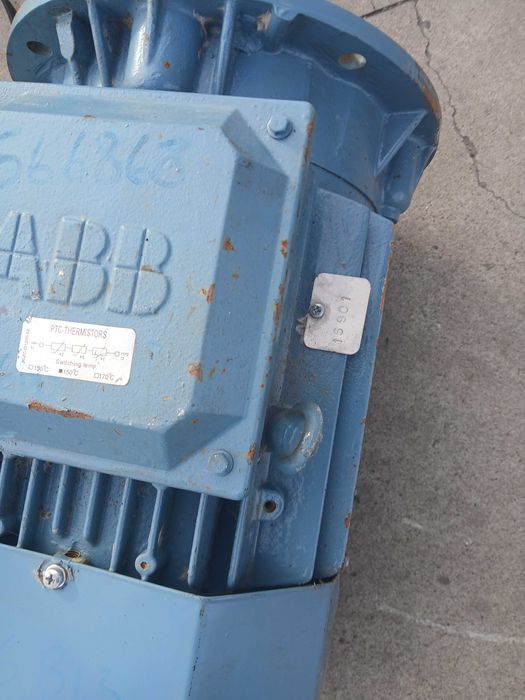 Vând motor electric