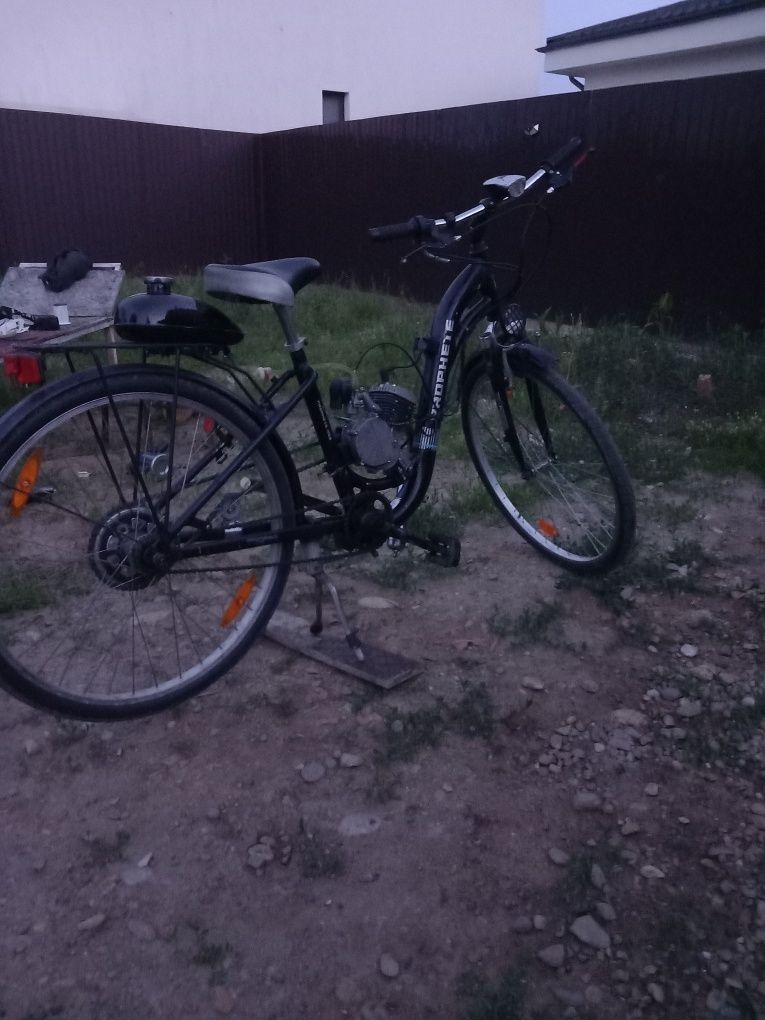 Vănd bicicletă pe benzină