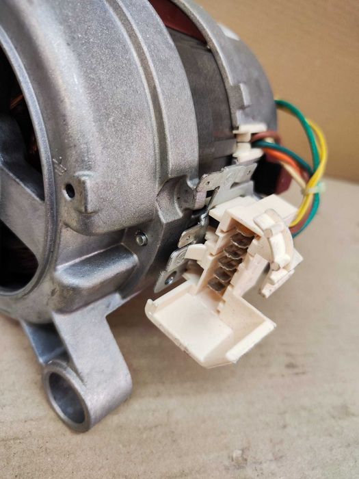 motor 6 pini masina de spalat Electrolux EWS 31074 NU / R22