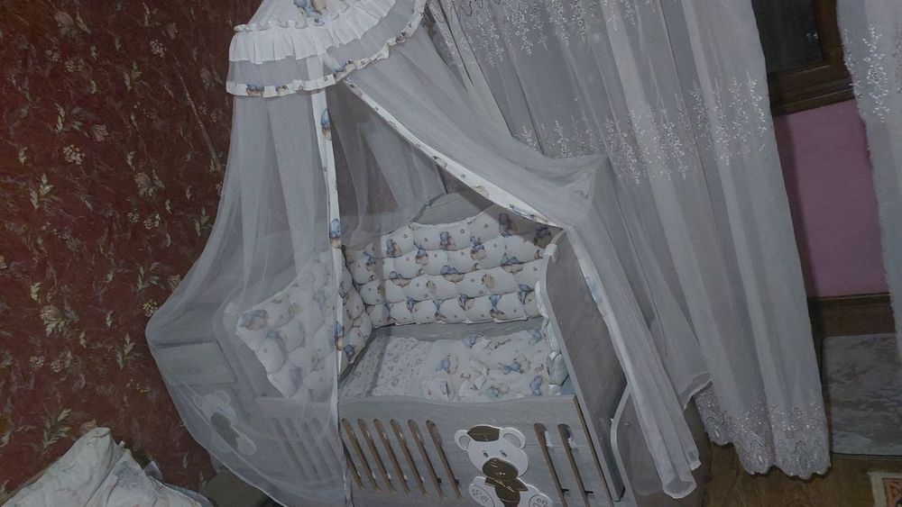 Продаётся детская кроватка в хорошем состоянии 
В набор в ходит матрас