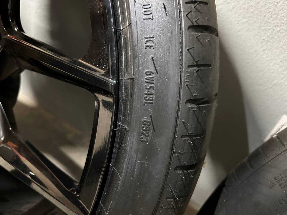 Vossen 23 ковани джанти EVO 4 Gloss Black