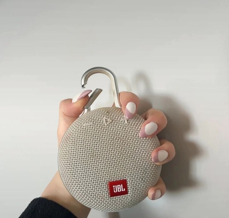 Vând boxă JBL Clip 3