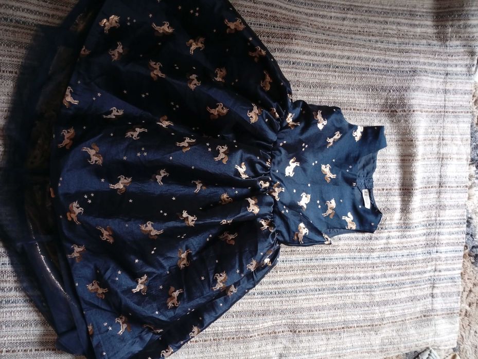 H&M Разкошна рокля за повод 134-140