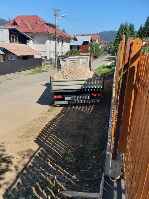Nisip,pietriș, pământ negru vegetal