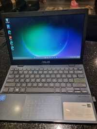 Laptop ASUS E210MA aproape nou