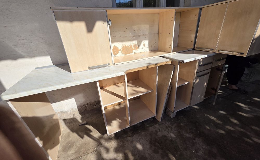 Oshxona mebel sotiladi