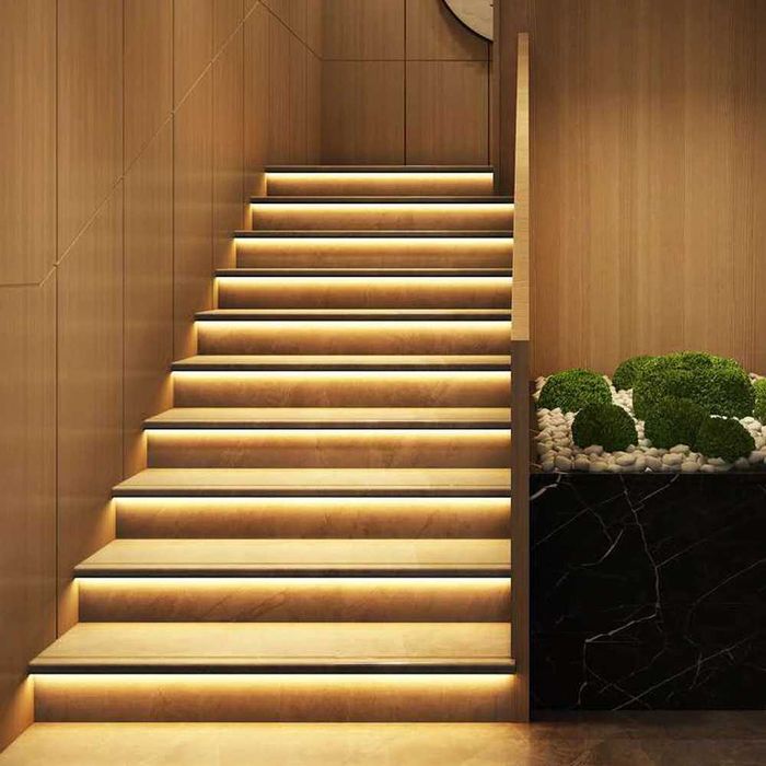 12V / 24V Led контролер на стълба -включване едно по едно на стъпалата