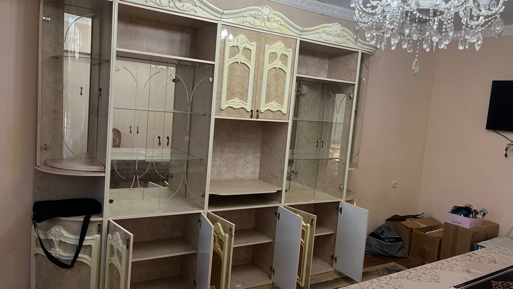 Сервант срочно продается