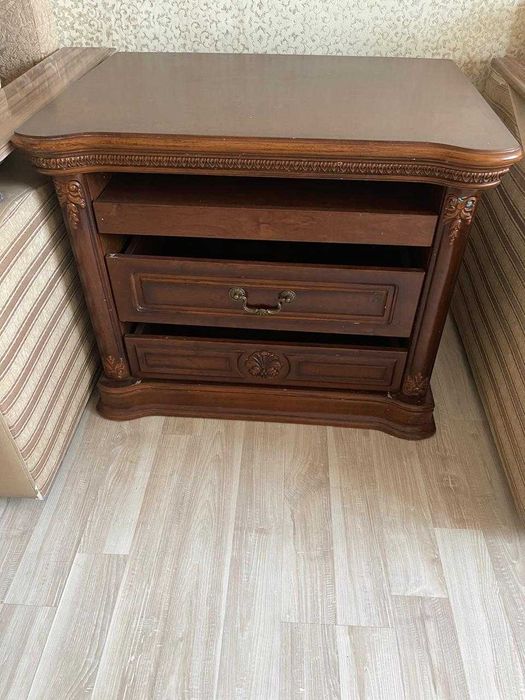 тумбочку под тв  с выдвижными ящиками