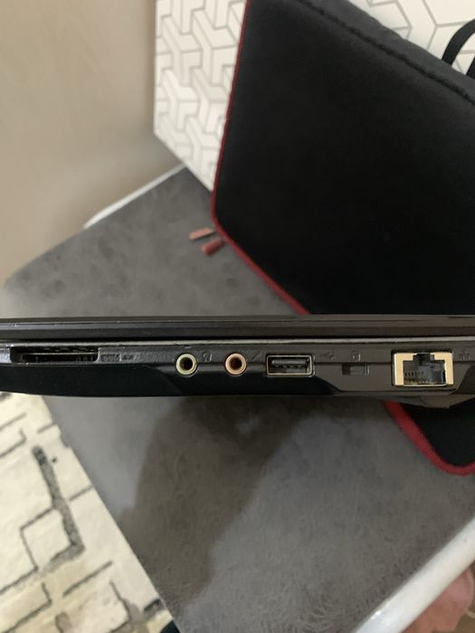 Нетбук, внутренний экран сломан