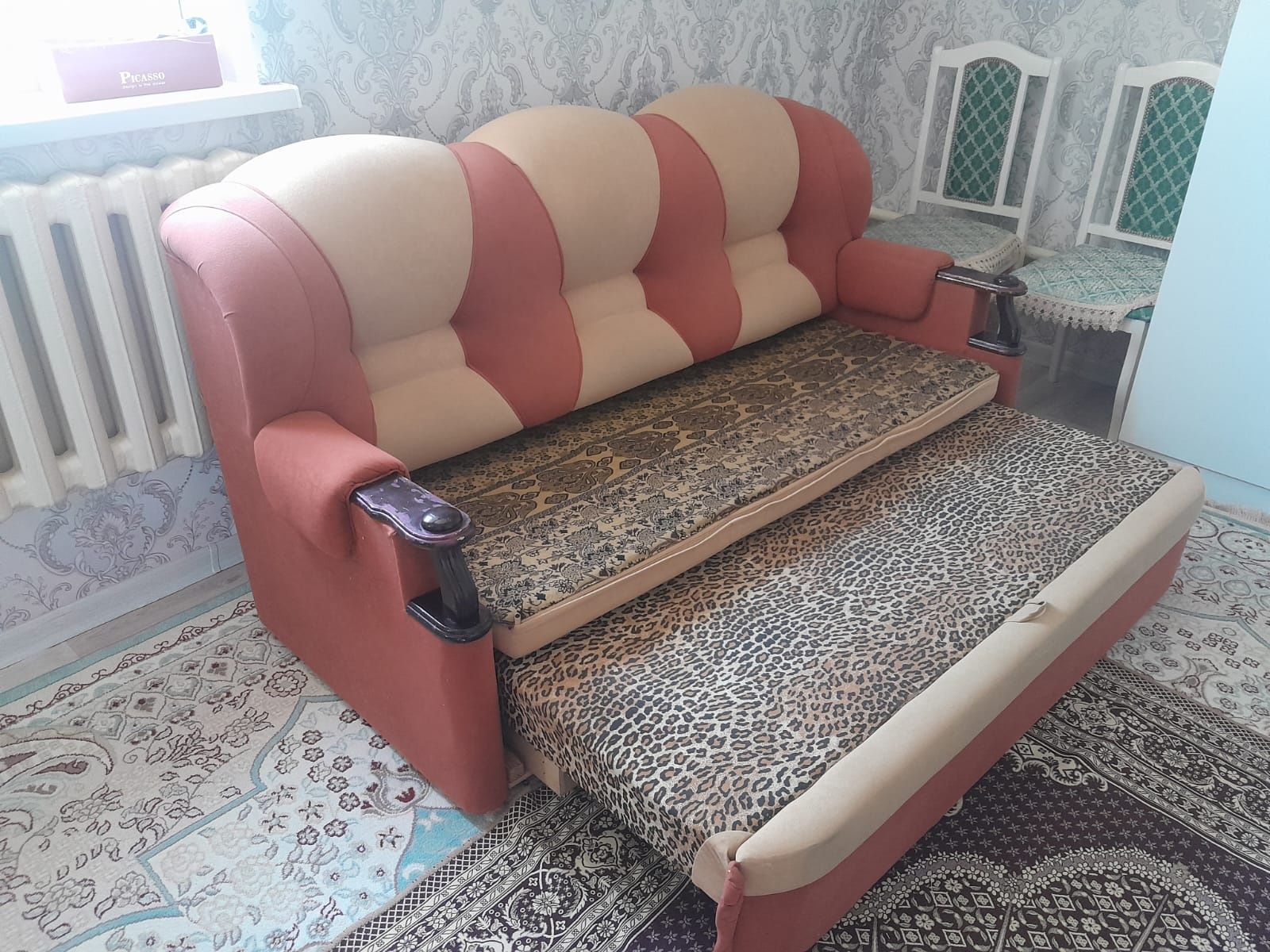 Продам диван  хорошем состояниее