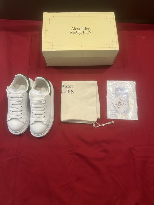 Adidași Alexander McQueen cu pietricele verzi