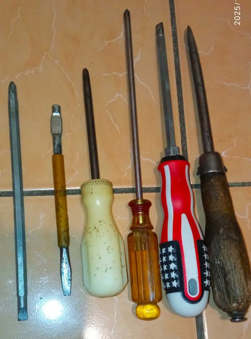 Сверла, кусачики, отвёртки, напильники, ключи советские
