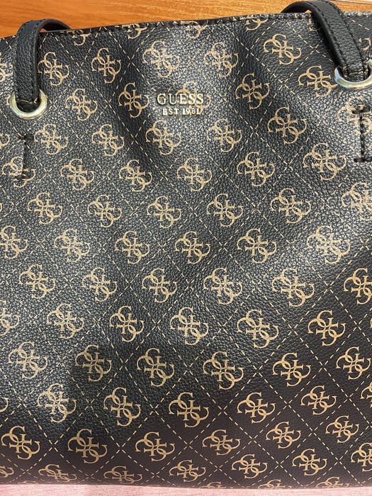 Дамска чанта ,,Guess”