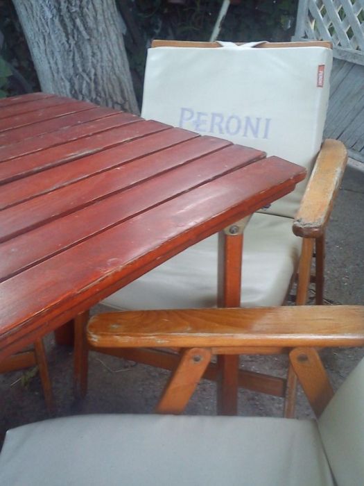 Masa si patru sezlonguri