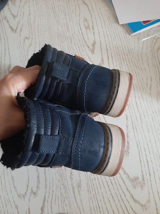 Продается детские ботинки