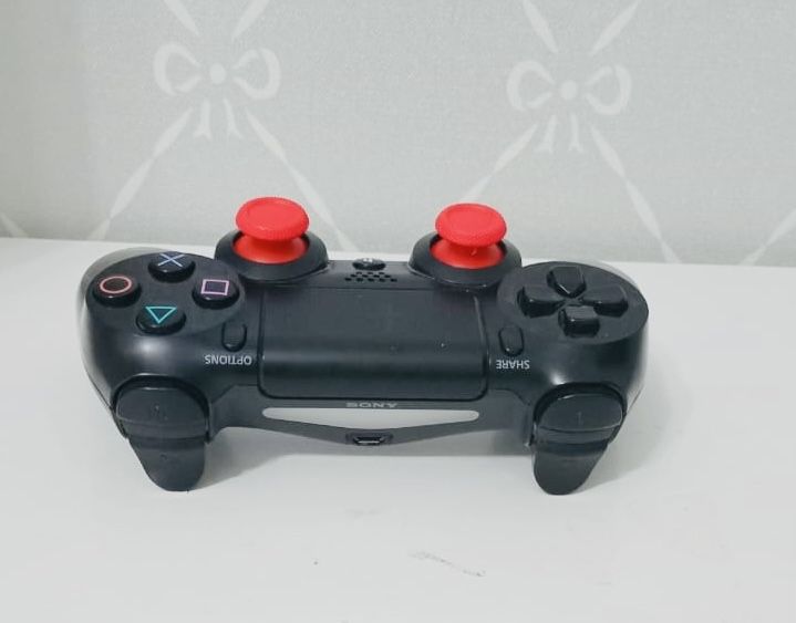 Продам Ps4 в очен хорошем состояни