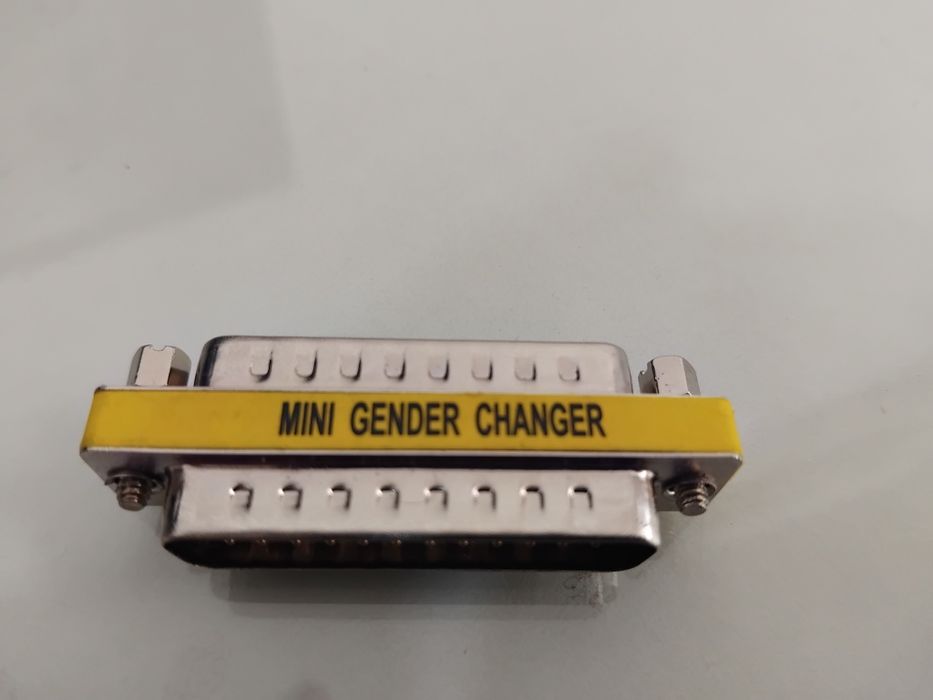 Eski kopyuter qurilmalar uchun ishlatiladigan adaptor