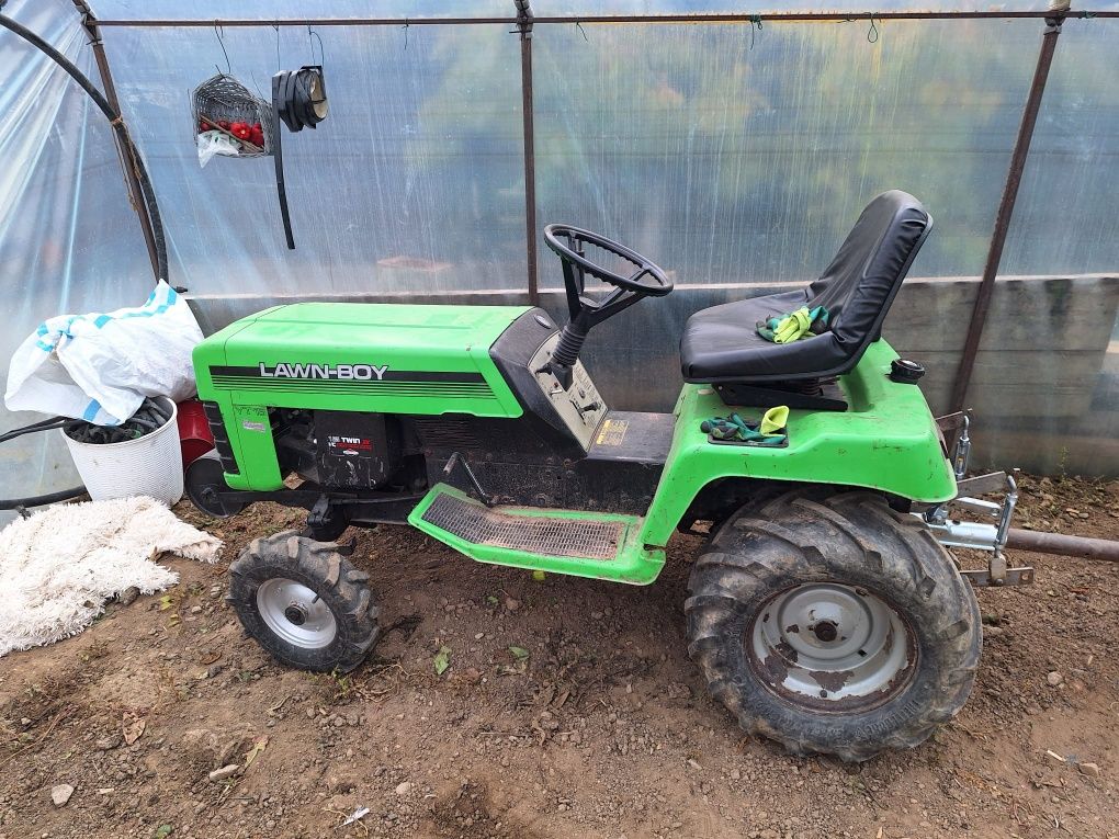 Vand tractor perfect funcțional