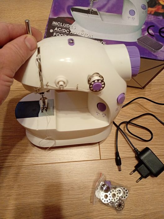 Mașină de cusut electrică