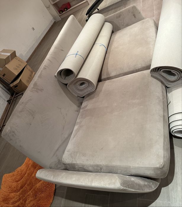 Холна гарнитура: дивани: двойка и тройка в бежово от плюш