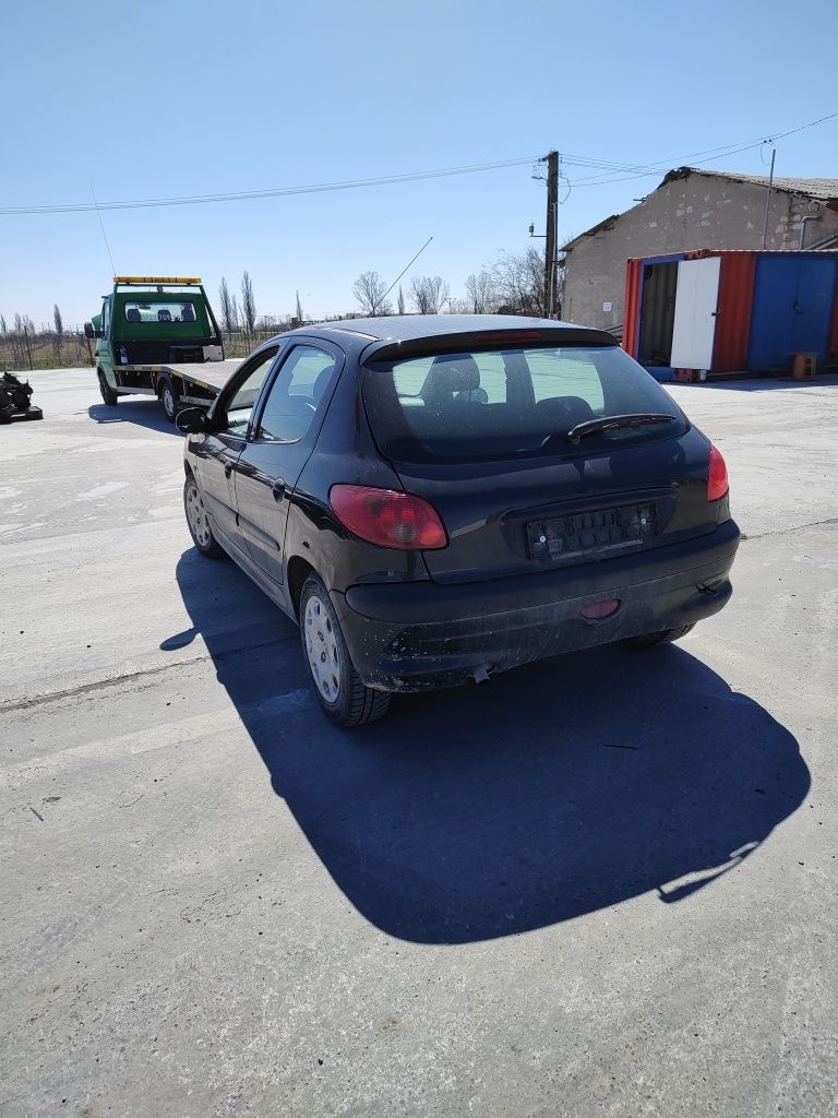 Dezmembrez Peugeot 206