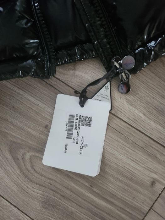 Vand geaca Moncler dama noua nu se confunda cu cele chinezesti!