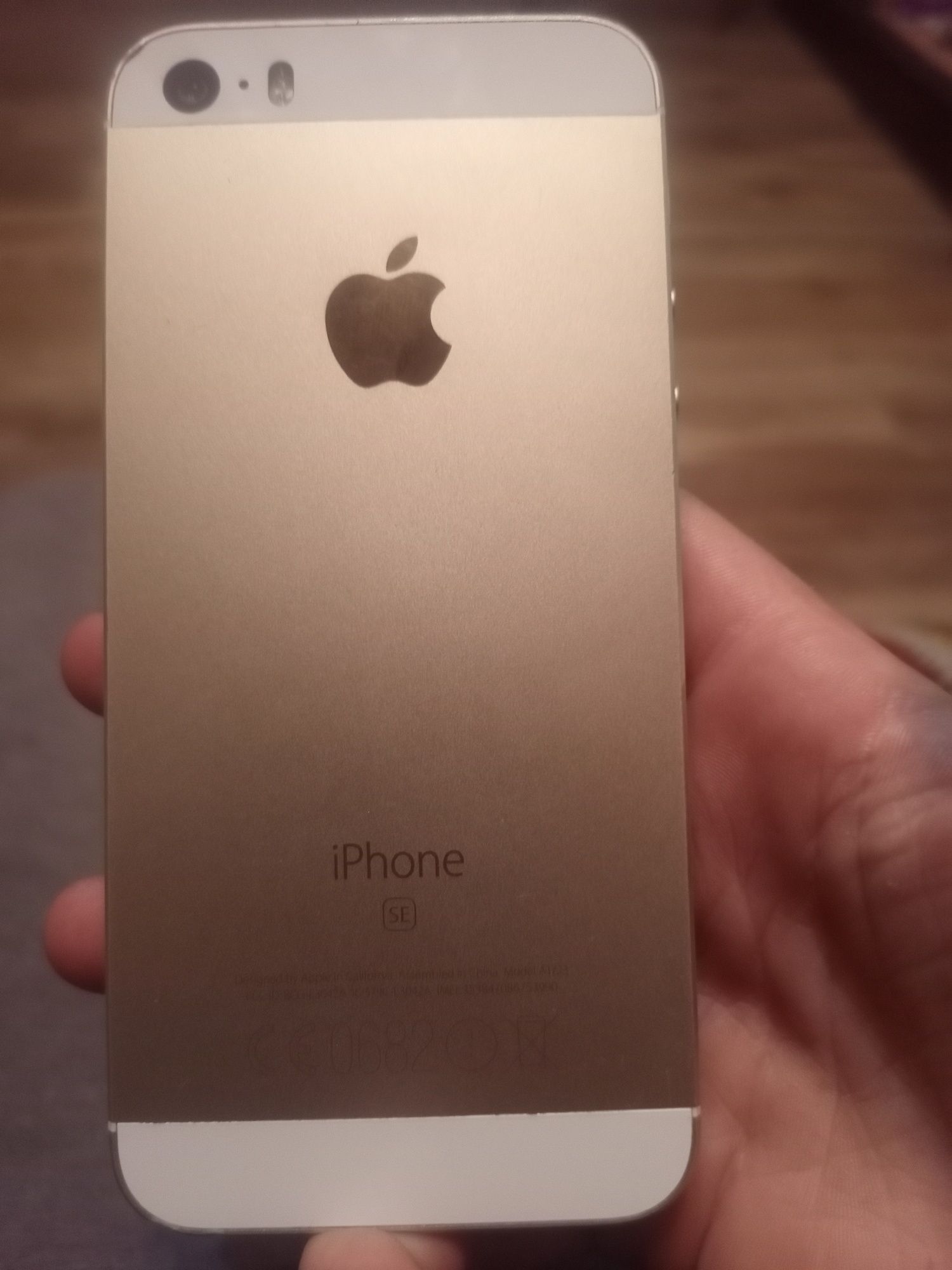 iPhone SE заблокированный