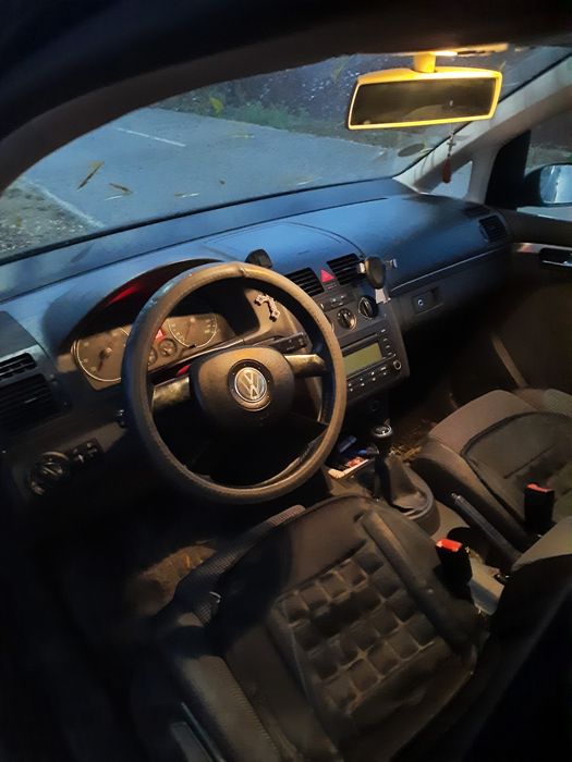 Vând Volkswagen touran