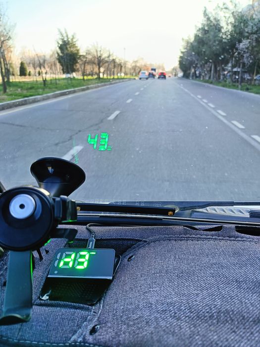 Дисплей HEAD-UP DISPLAY  для любого авто