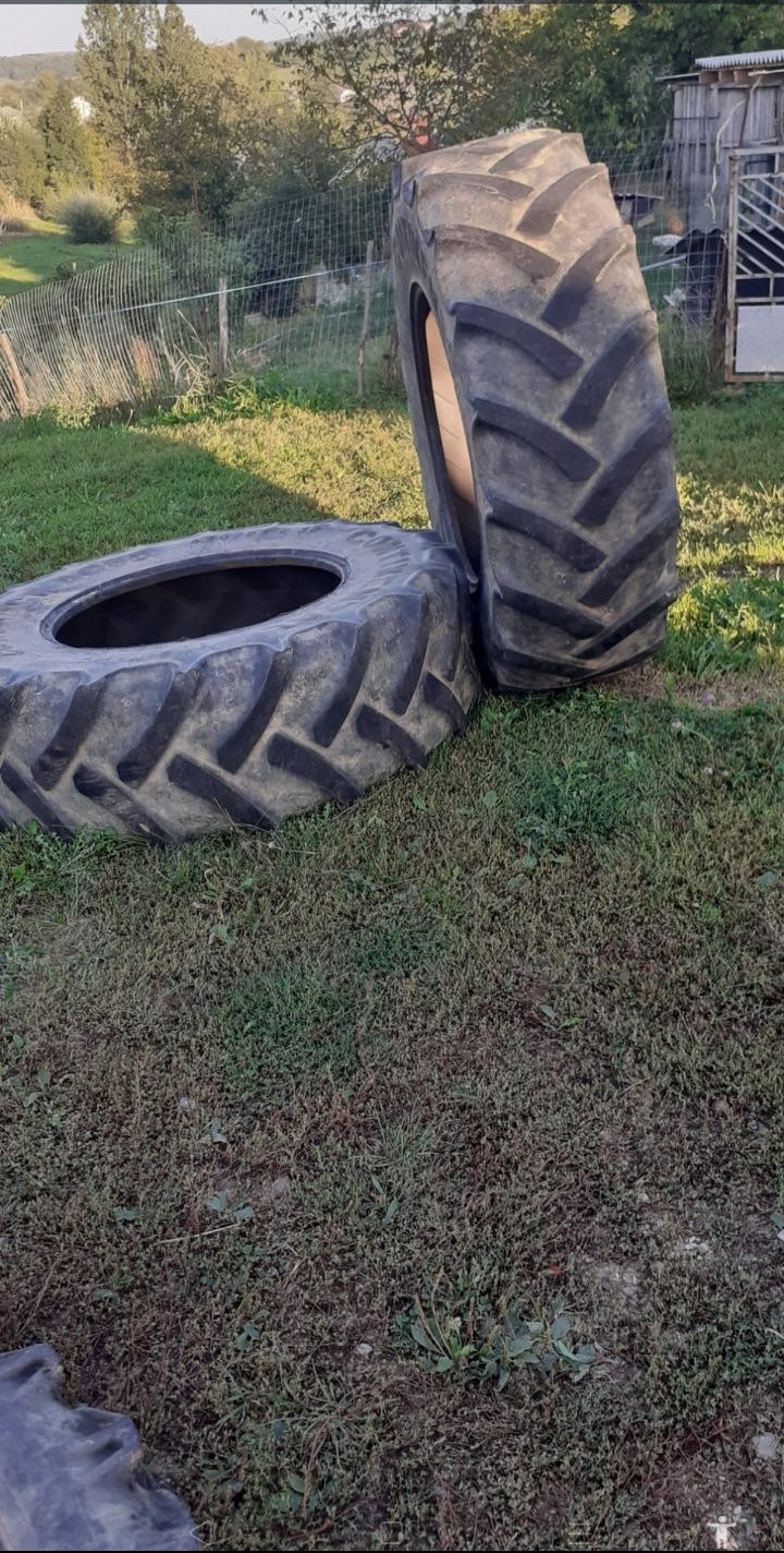 Cauciucuri tractor.