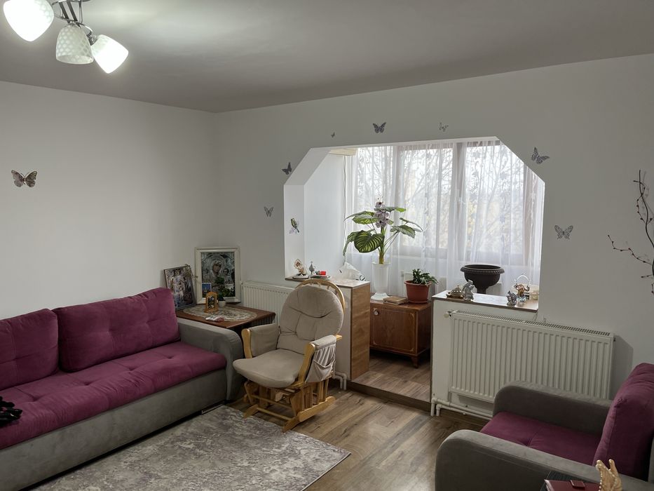 Vand apartament cu 2 camere