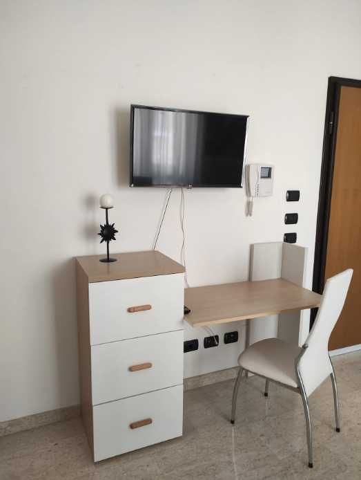 Дава се под наем Двустаен апартамент в Пловдив, Гагарин - 52 кв.м за 188.7 € - Снимка #2