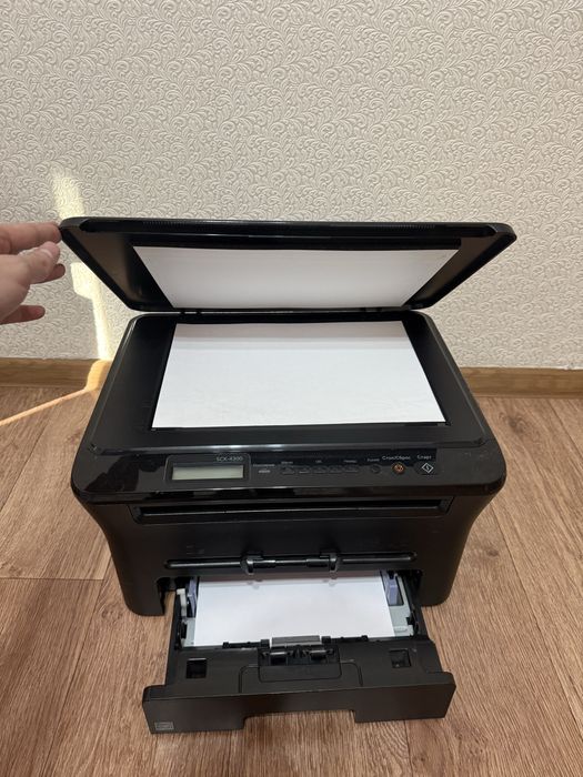 Продаю чёрную шкаф-стенку и принтер Samaung-4300