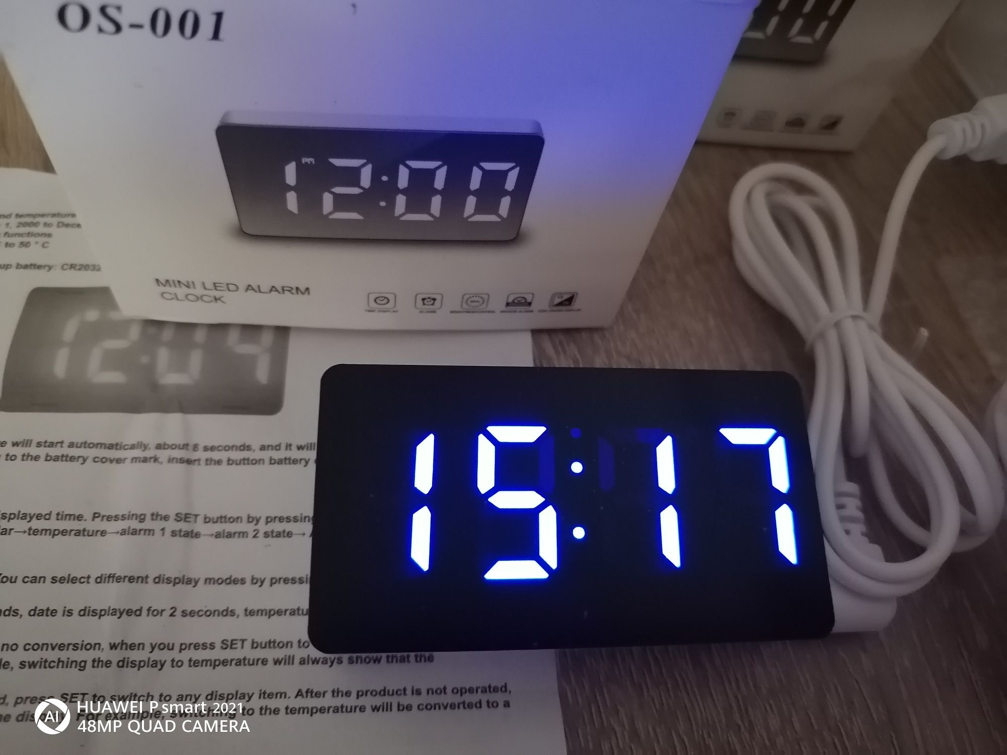 Два модела дигитален часовник термометър волтметър дата