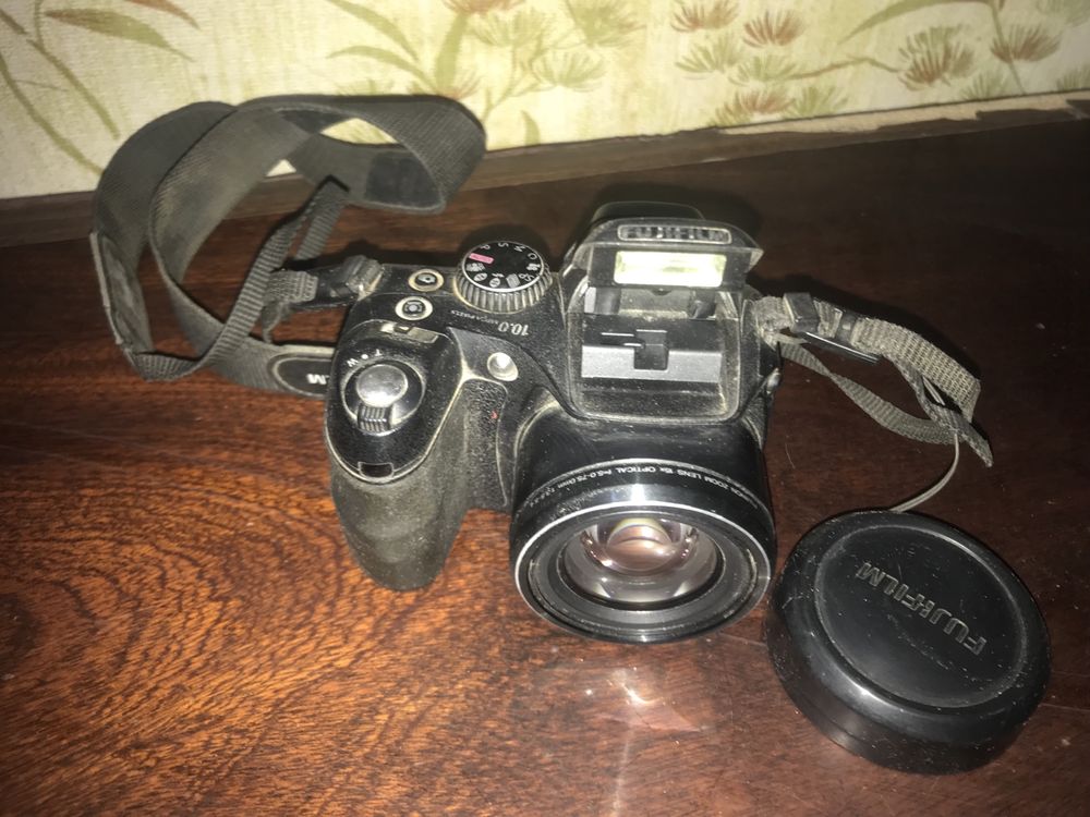Fujifilm (finepix s2000HD) 10 mp, 15 zoom. рабочий