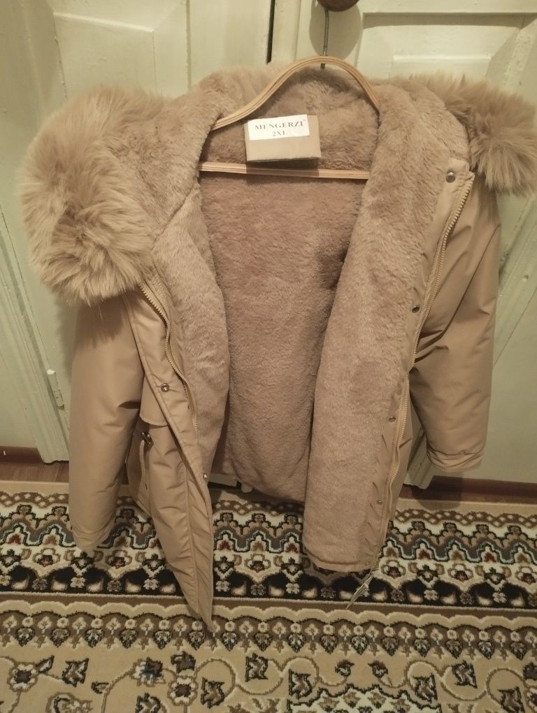 Продам женскую куртку