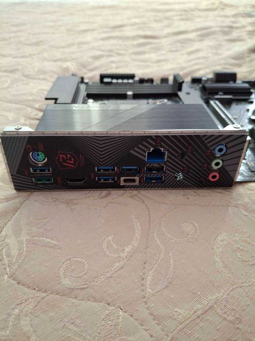 Дънна платка ASROCK Z790
PG Lightning/D4