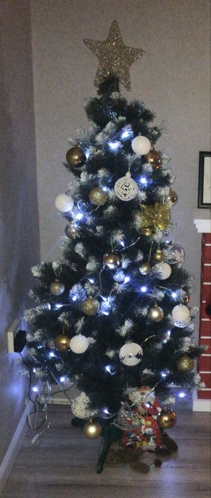 Продам Елку искуственную заснеженную